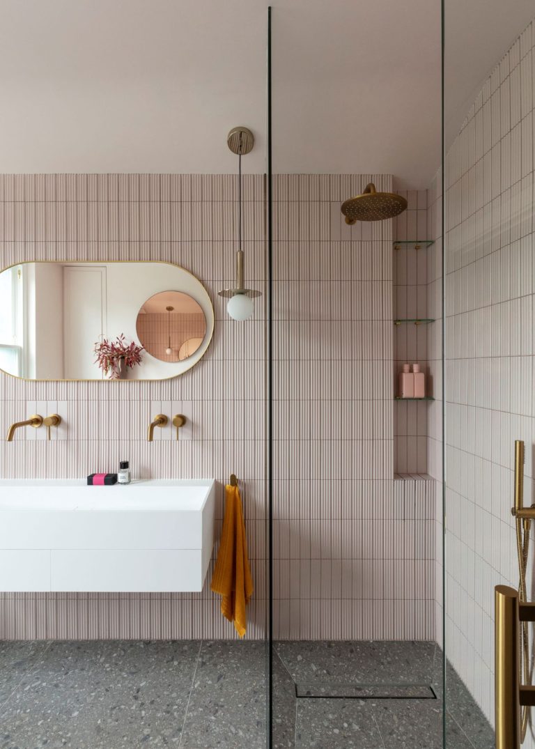 Houzz reveals 10 emerging UK home design trends for 2025 Bathroom-Review-Francesco-Pierazzi-Architects-_-Gianluca-Maver-Photograph