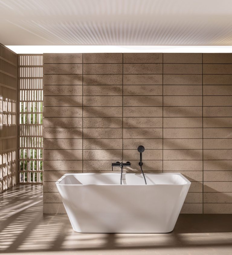 Bathroom-Review-Sal_Roca_Bath.