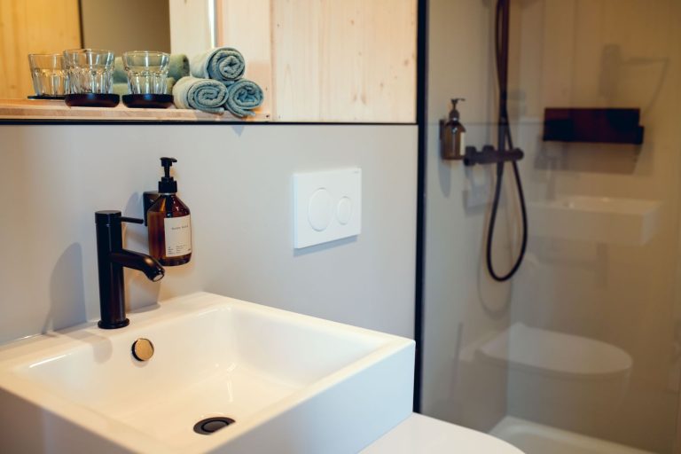 Bathroom-Review-KEUCO-Eifel_Fotograf-Bastian-Ramakers microhouses